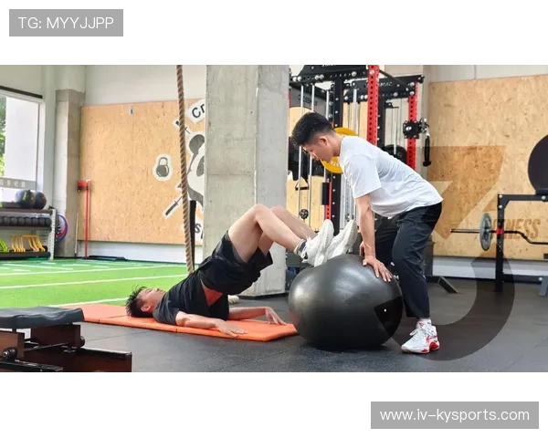 加强青少年体育素质，普及篮球训练课程与讲座，青少年篮球体能训练的重点内容